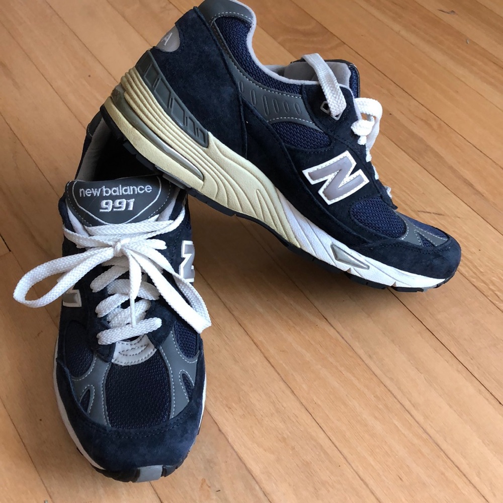 New Balance 991 sneakers in Navy men’s size 7.5 D